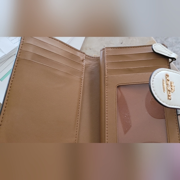Coach White Leather Women's Wallet - Picture 4 of 7